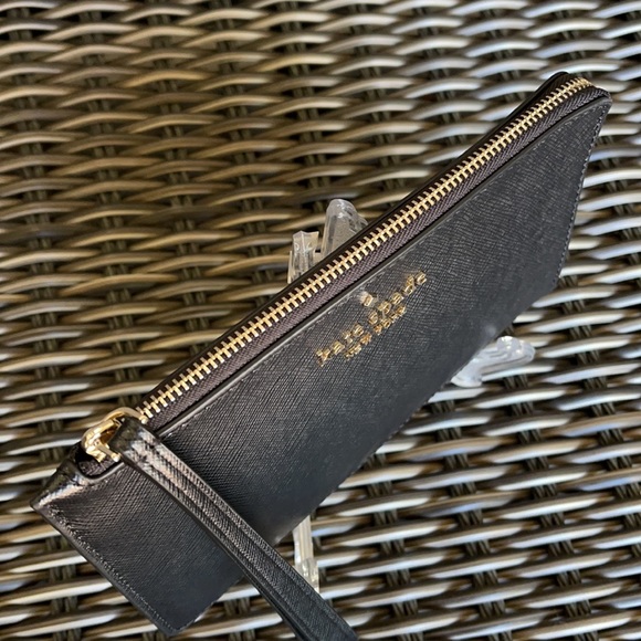 Kate Spade medium Lzip wristlet - Picture 13 of 16